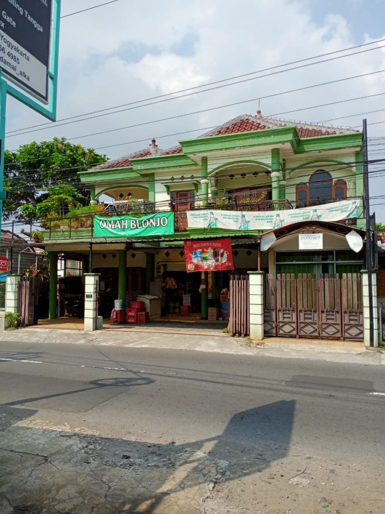 DIJUAL RUMAH STRATEGIS COCOK UNTUK USAHA